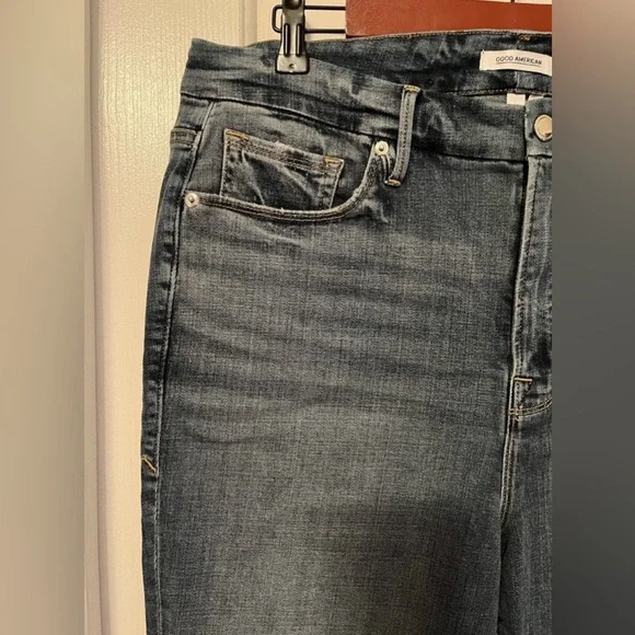 Good American Medium-Wash Jeans - Picture 5 of 12